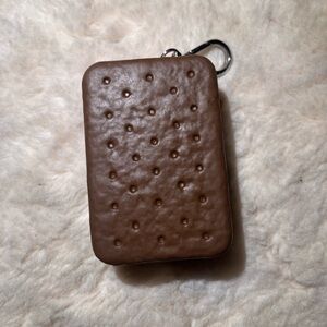 NWOT Bath & Body Works Ice Cream Sandwich Pocketbac Holder